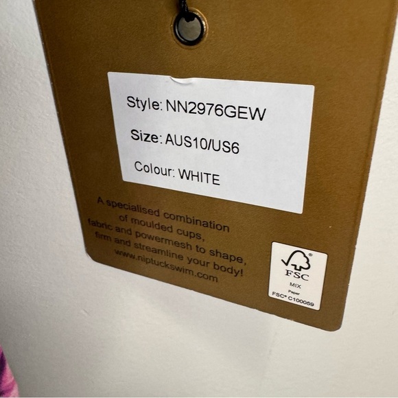 Nip Tuck Hawaiian Print Multi Fit Cup One Piece Swimsuit Size 8 NWT - Picture 6 of 12